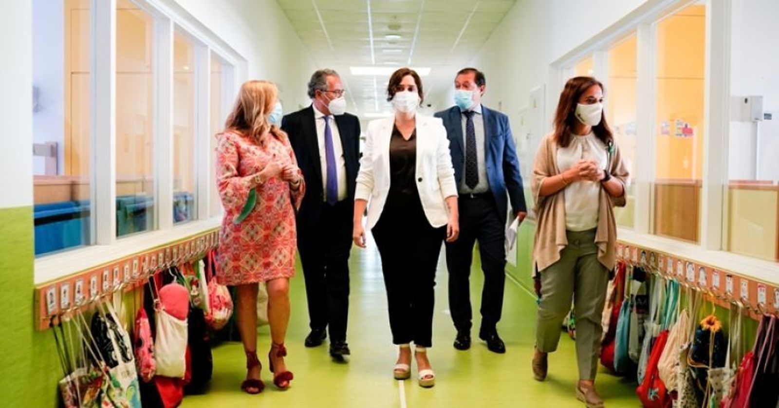 Ayuso visita un colegio de Getafe