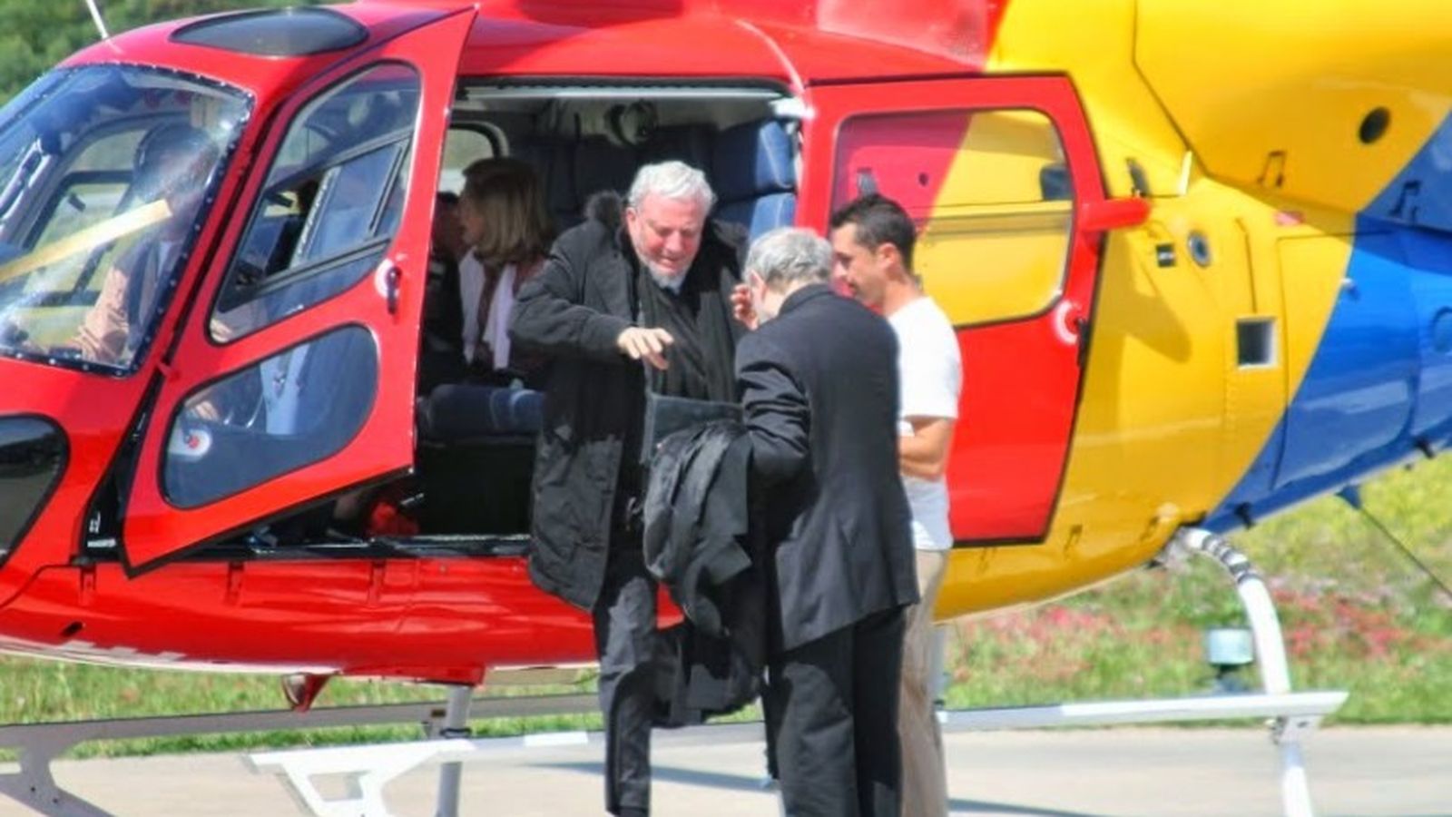 Kiko bajando de transporte privado