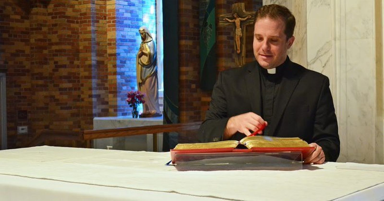 Matthew Hood: el cura que no lo era.... a su pesar