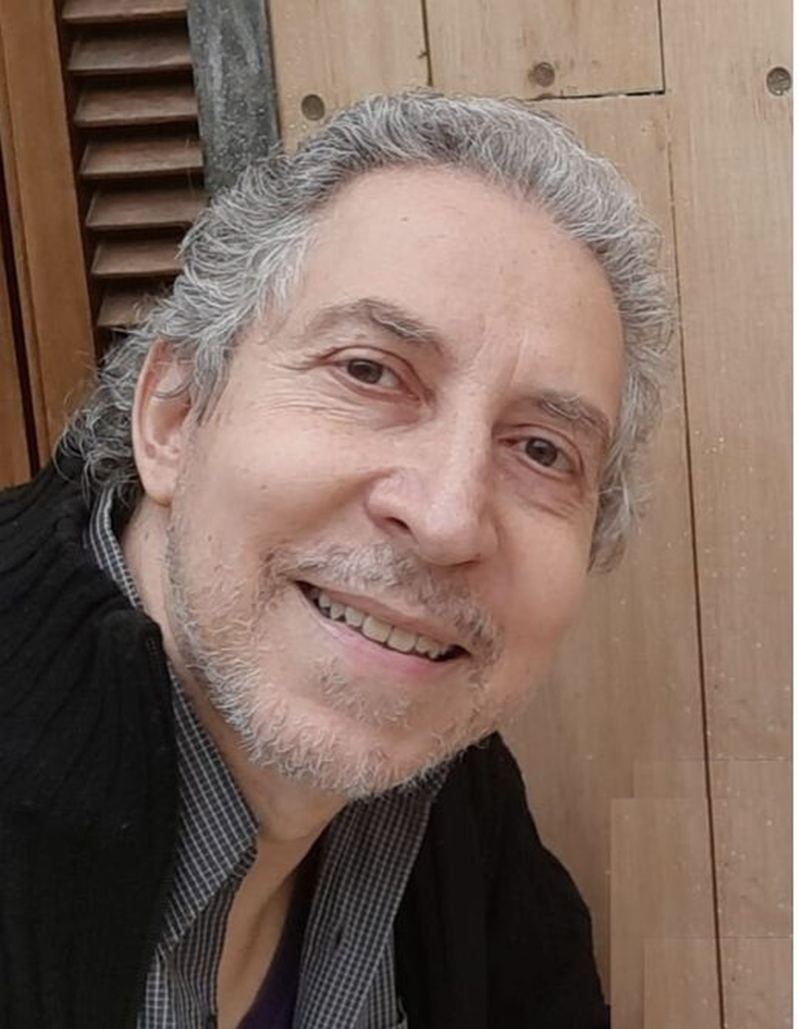 Dr. Ariel Álvarez Valdés