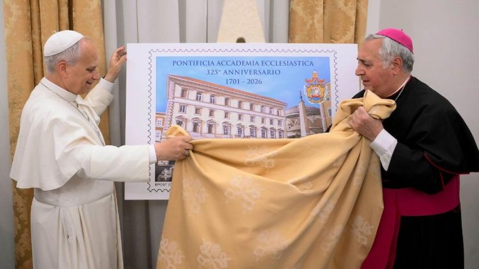 El Papa, con la pontificia academia eclesiástica