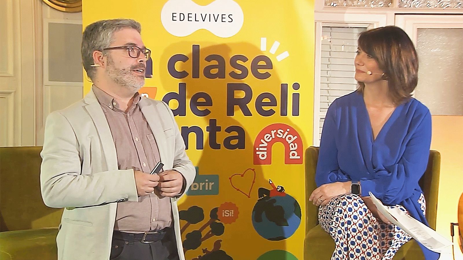 Antonio Fernández, de la Fundación Edelvives, con la periodista Mª Ángeles Fernández