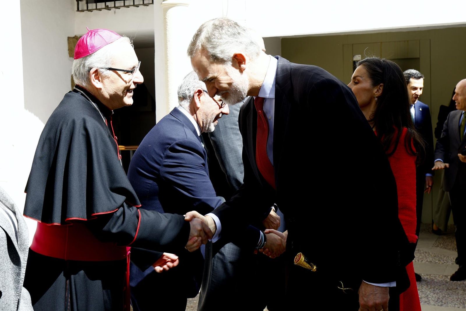 El rey saluda al obispo de Jaén