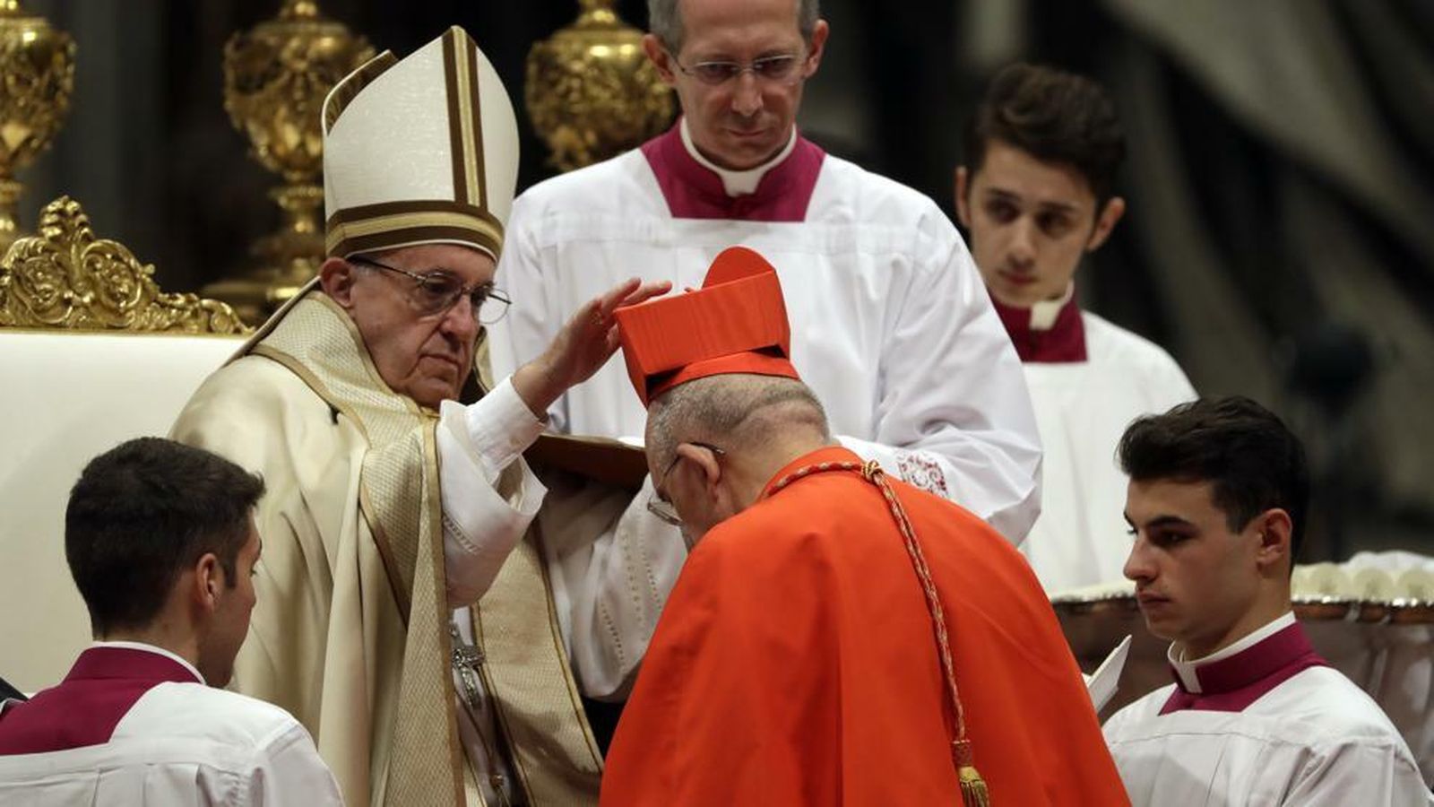 Francisco ordenó cardenal a Osoro