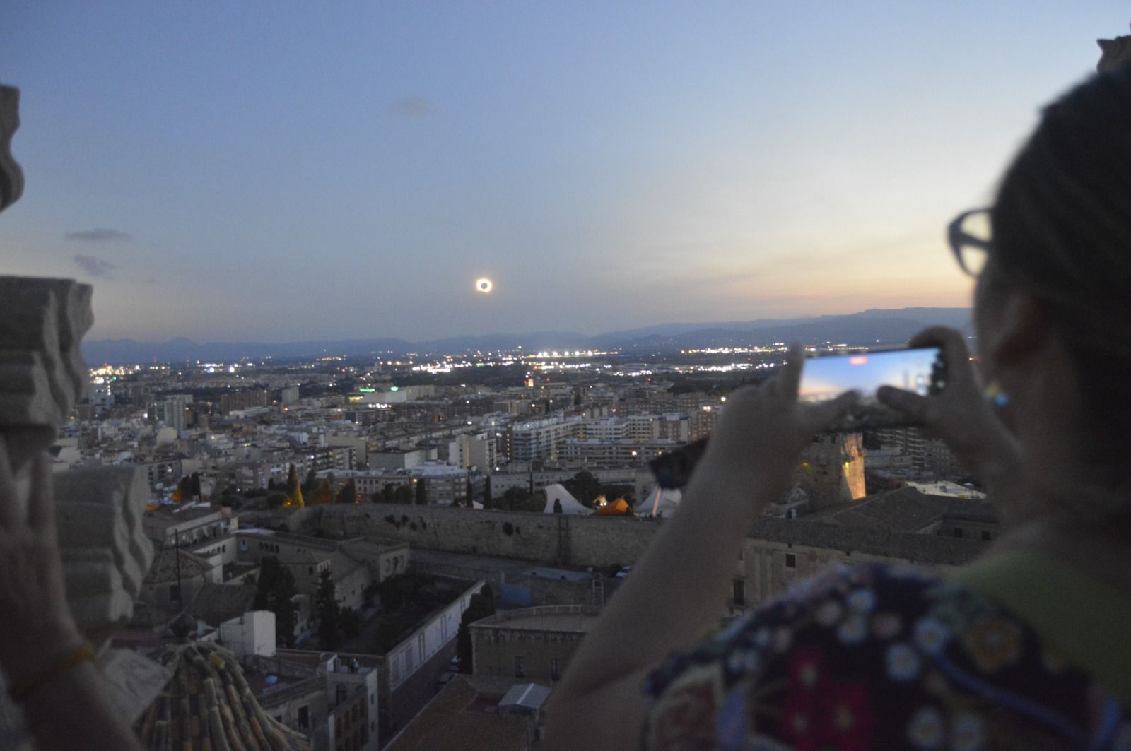 El eclipse solar desde el cielo de Tarragona.
