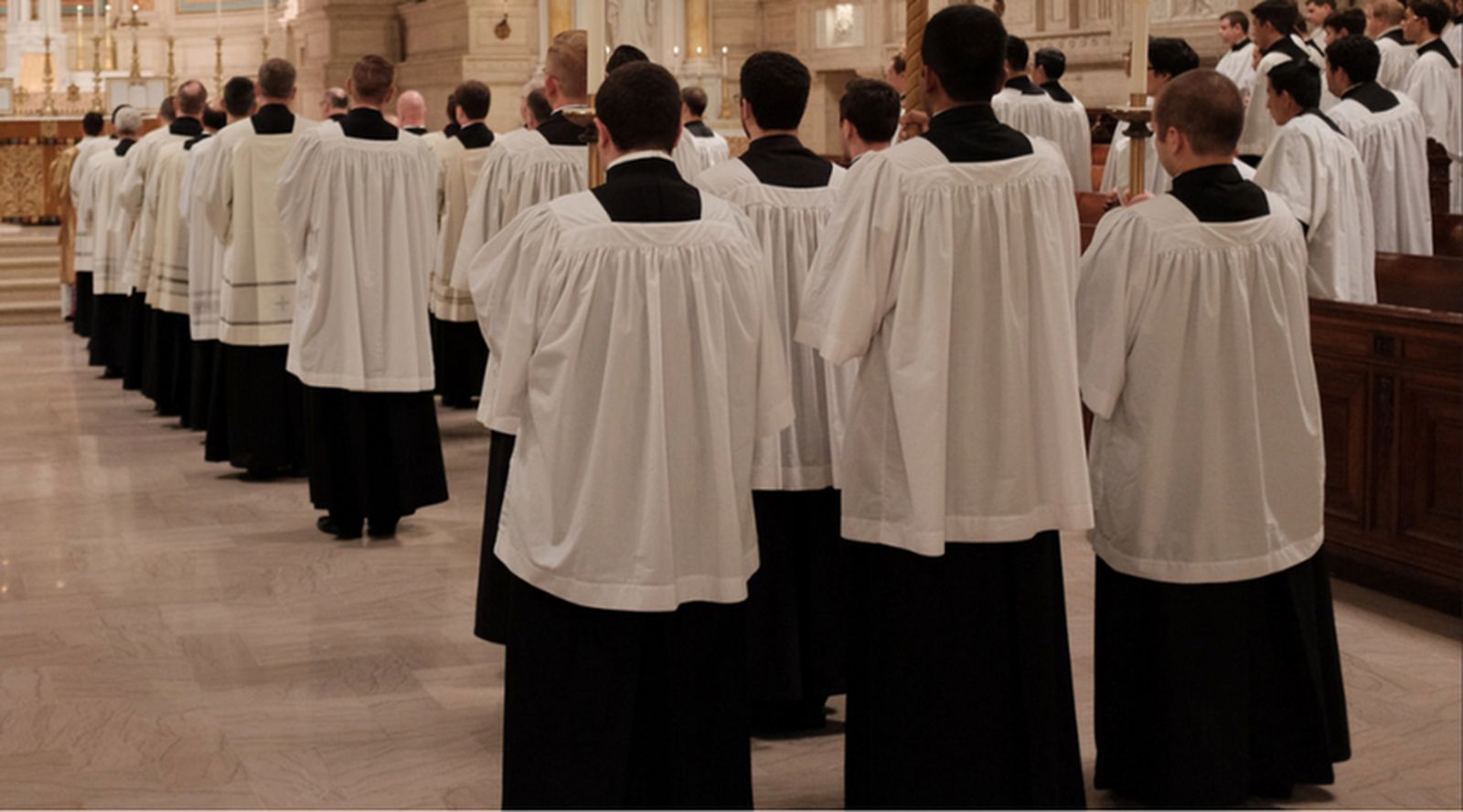 Seminaristas en una misa