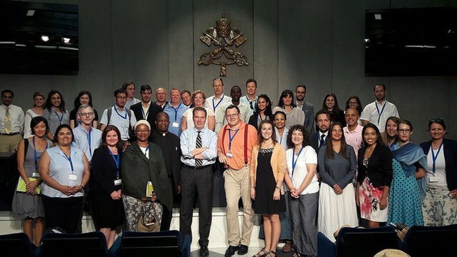 Burke, con los periodistas del curso "The Church Up Close"