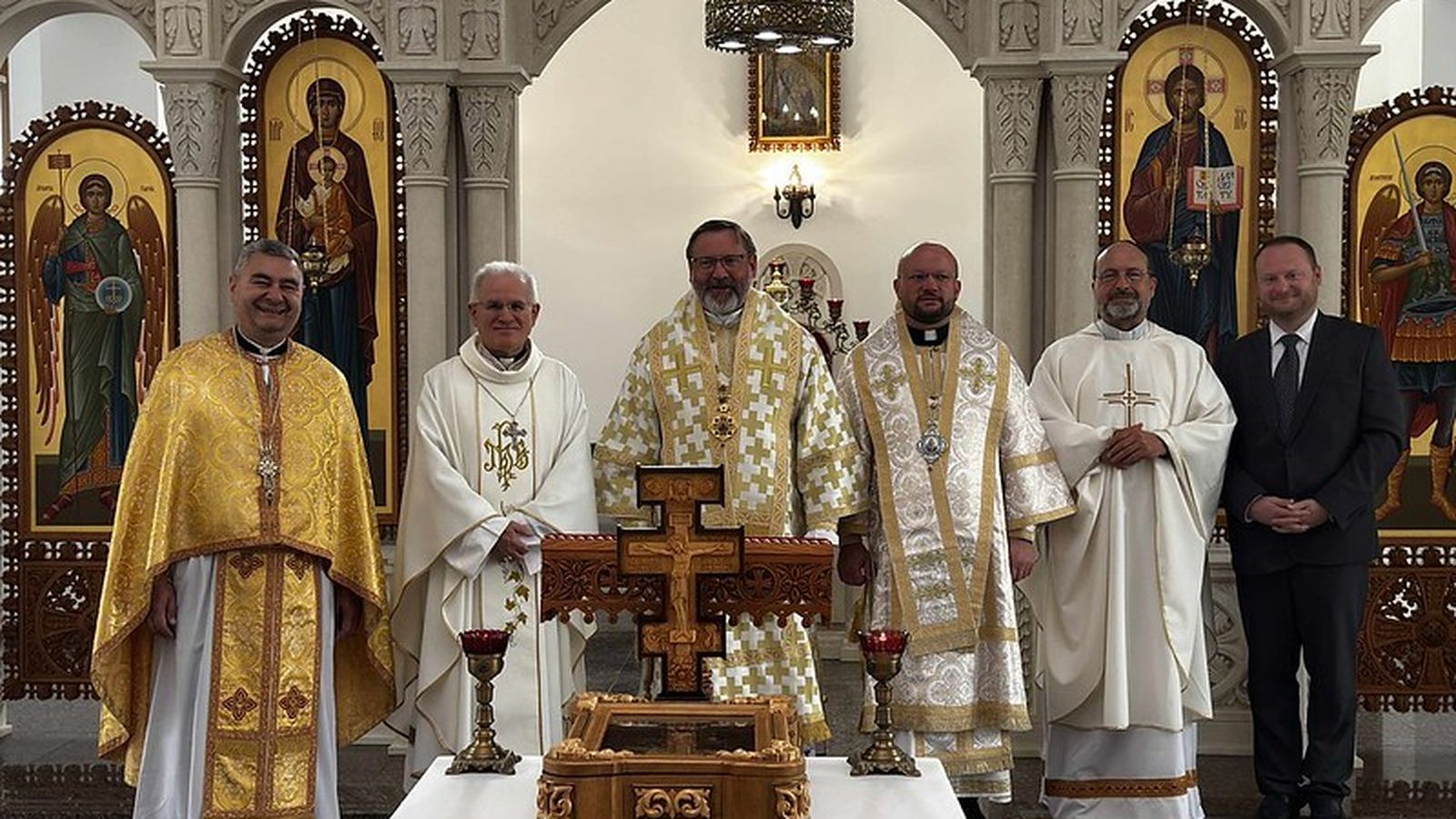 Mariano Crociata y Manuel Barrios, con Shevchuk en Ucrania