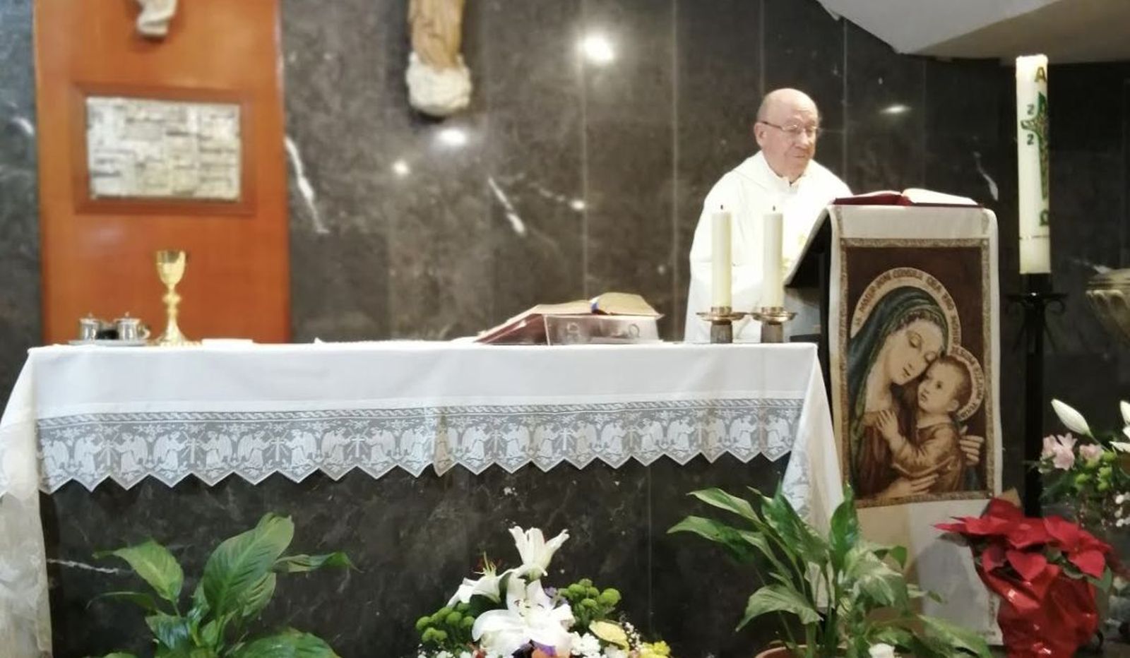 Padre Martín en la misa por Aradillas