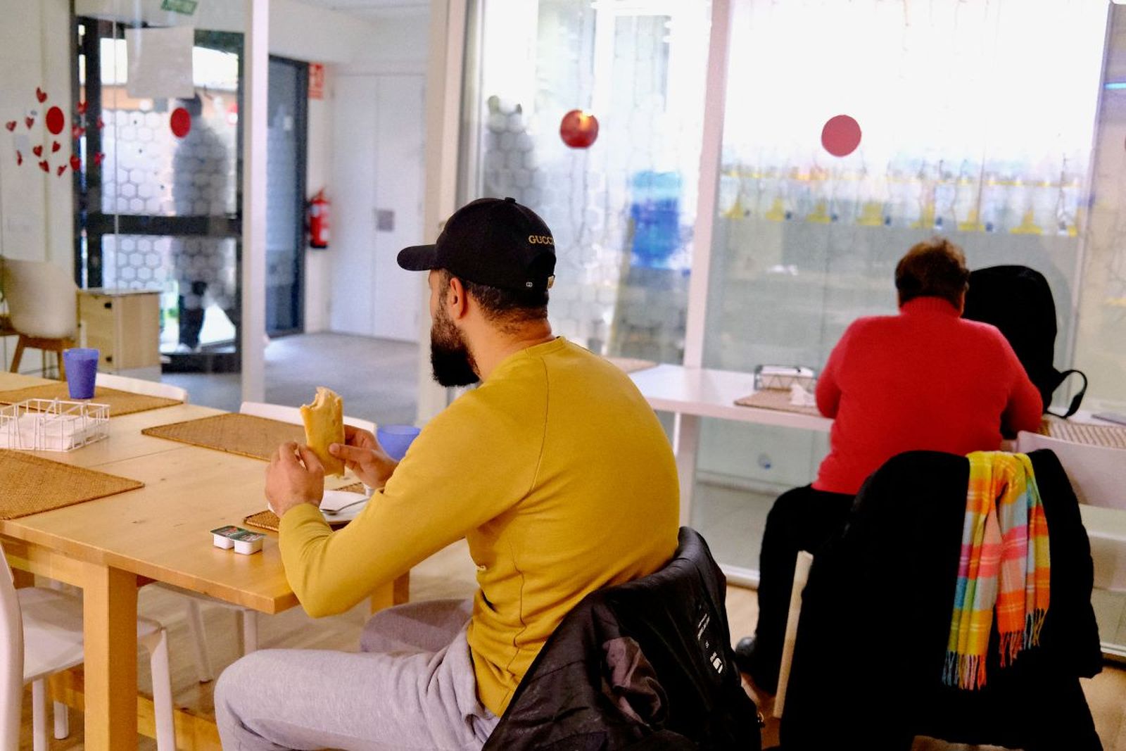 Un momento en el comedor del centro, ubicado en Badalona