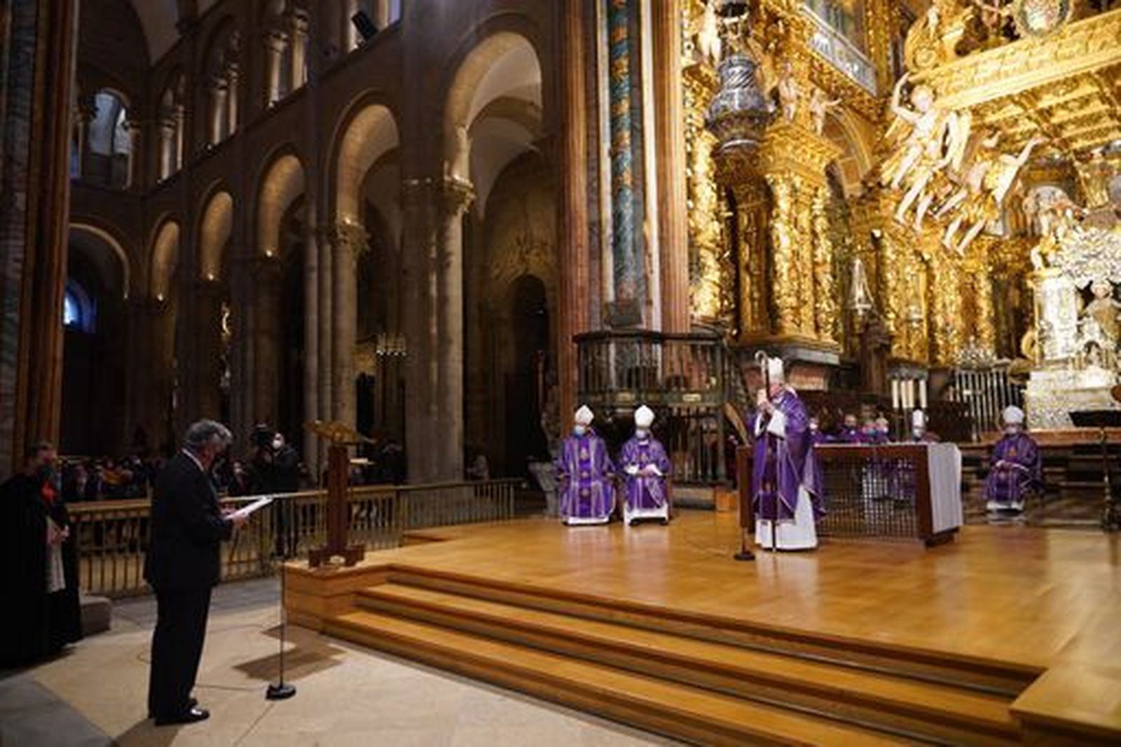 Ofrenda al Apóstol del presidente de los Empresarios Católicos gallegos