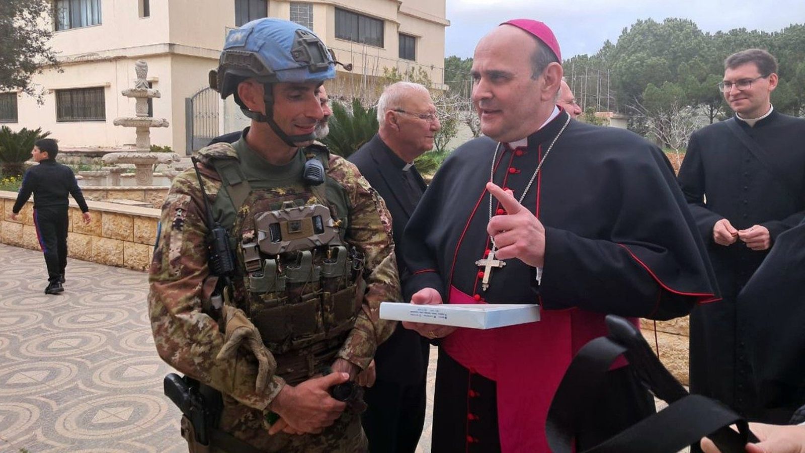 El arzobispo Paolo Borgia, nuncio en el Líbano, visita las aldeas cristianas del sur del país