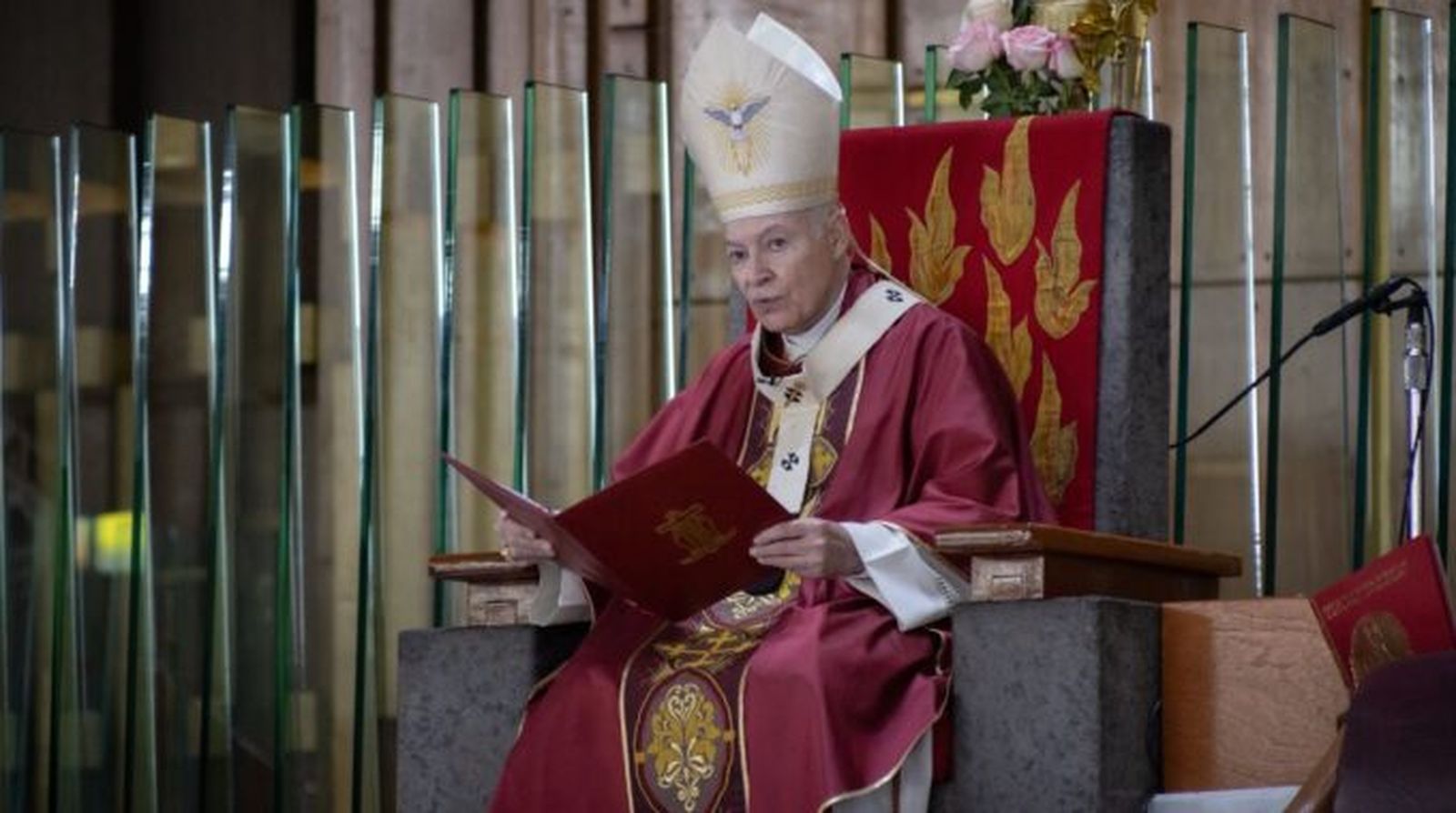 Cardenal Aguiar en la misa de Pentecoste