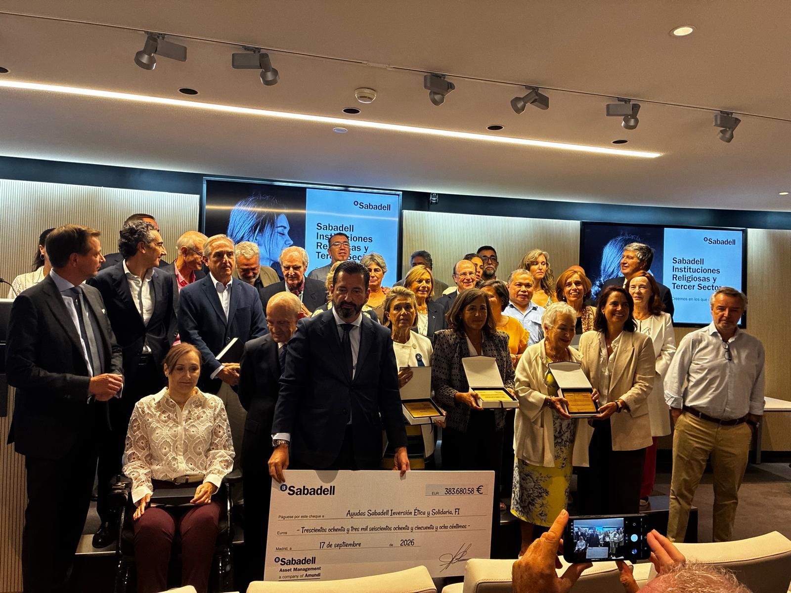 Foto de familia con los premiados