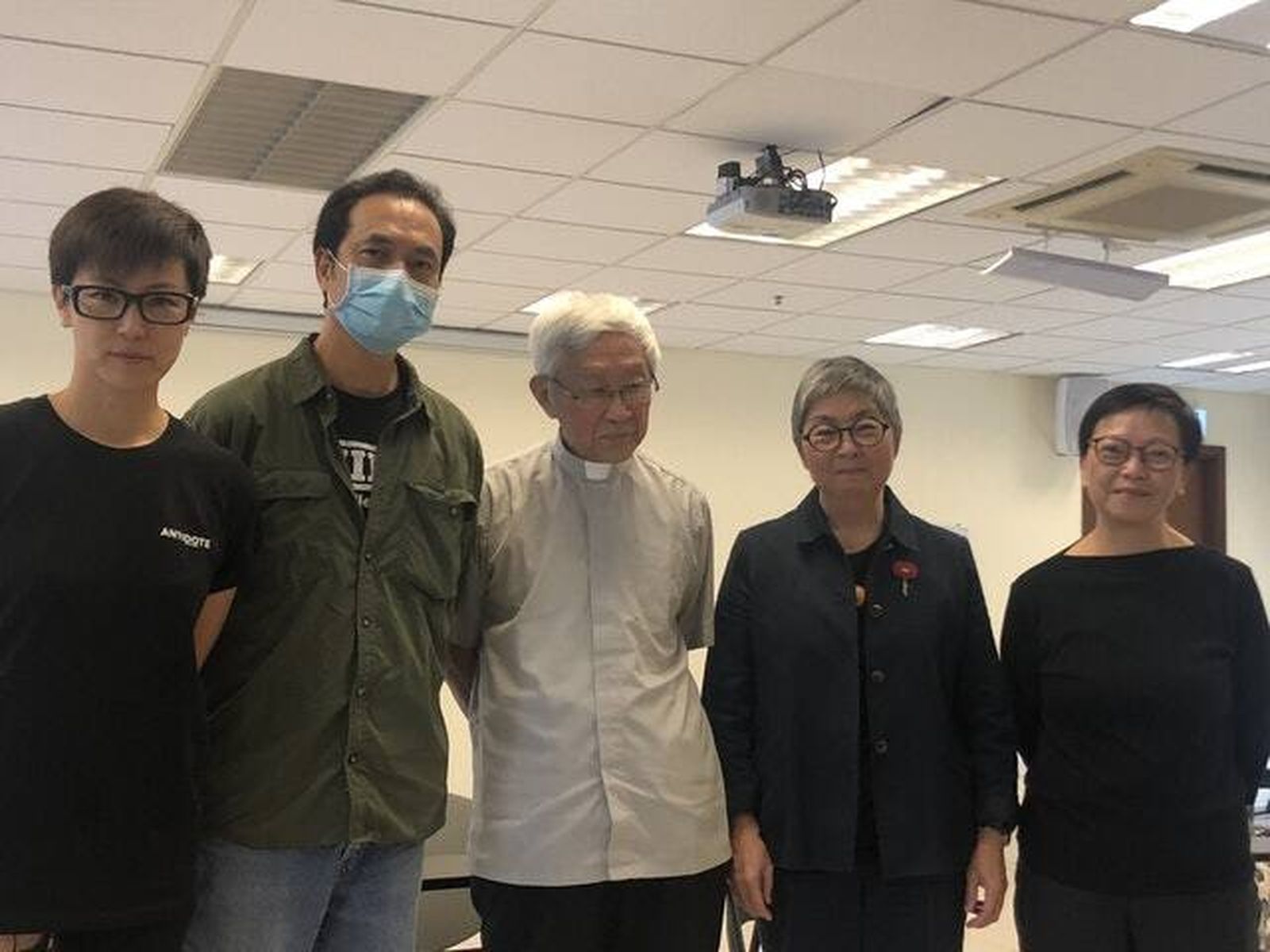 El cardenal Zen, en el centro de la imagen