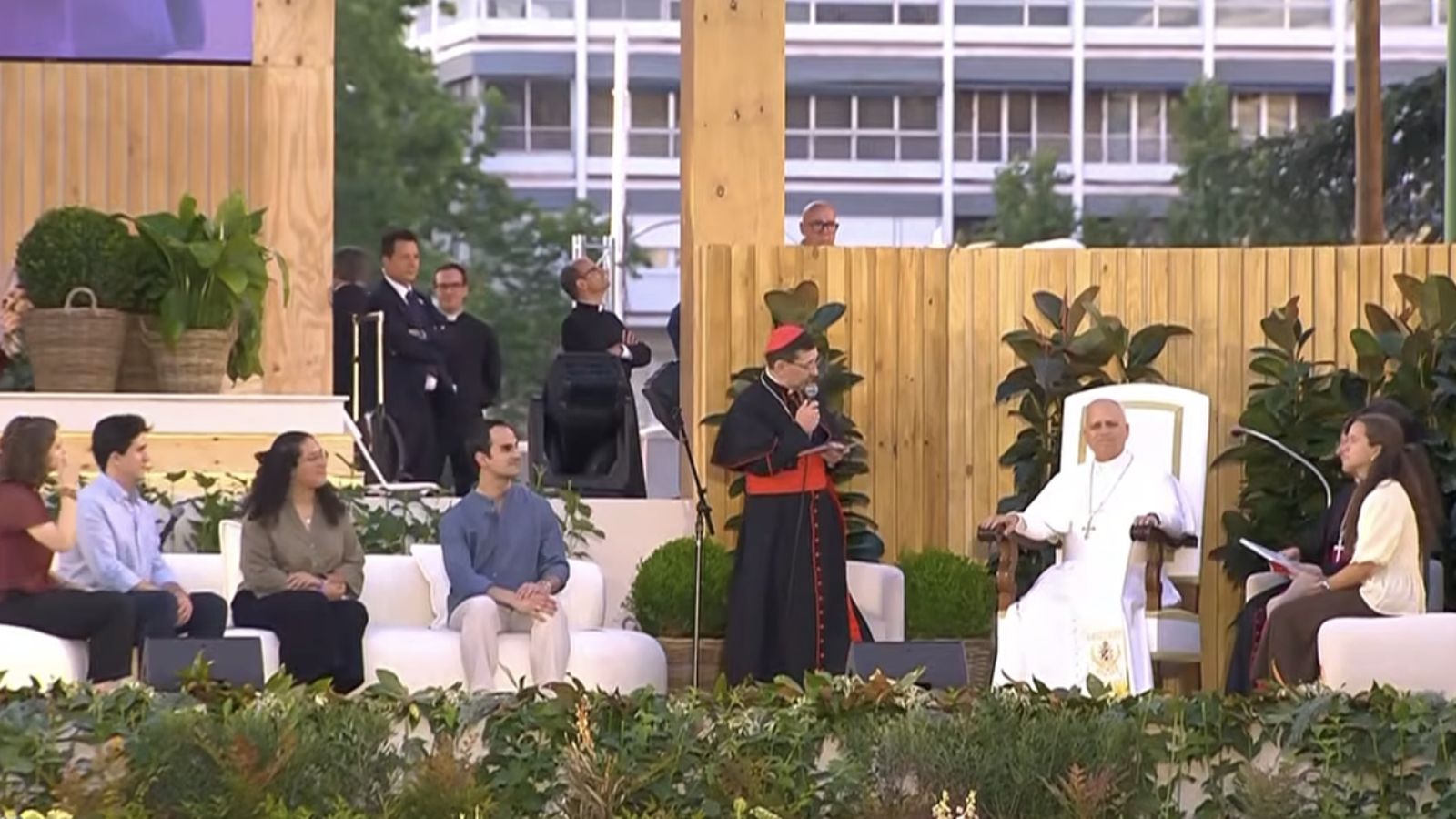 Cobo y los jóvenes, con el Papa