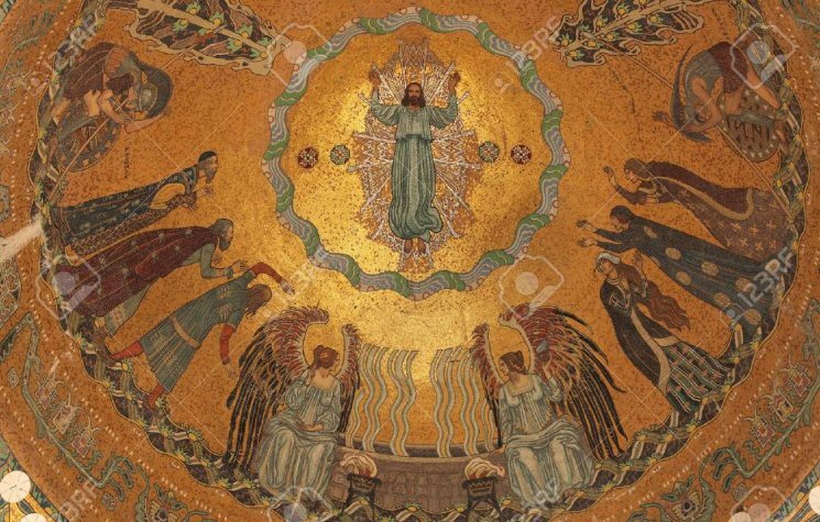 Resurrección de  Jesús. Cementerio de Kerepesi, en Budapest (Hungría)