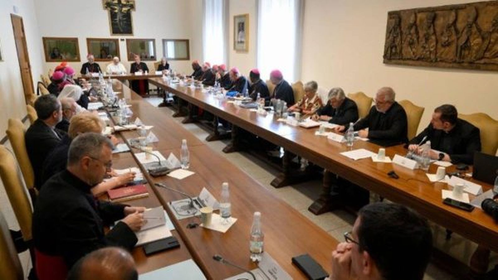 El papa León XIV, reunido con el Consejo Ordinario de la Secretaría General del Sínodo, el pasado 26 de junio.