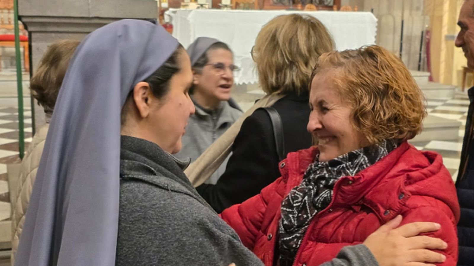 El propósito de las nuevas religiosas es “no desplazar a nadie, sino ayudar y animar”, como señala el sacerdote.