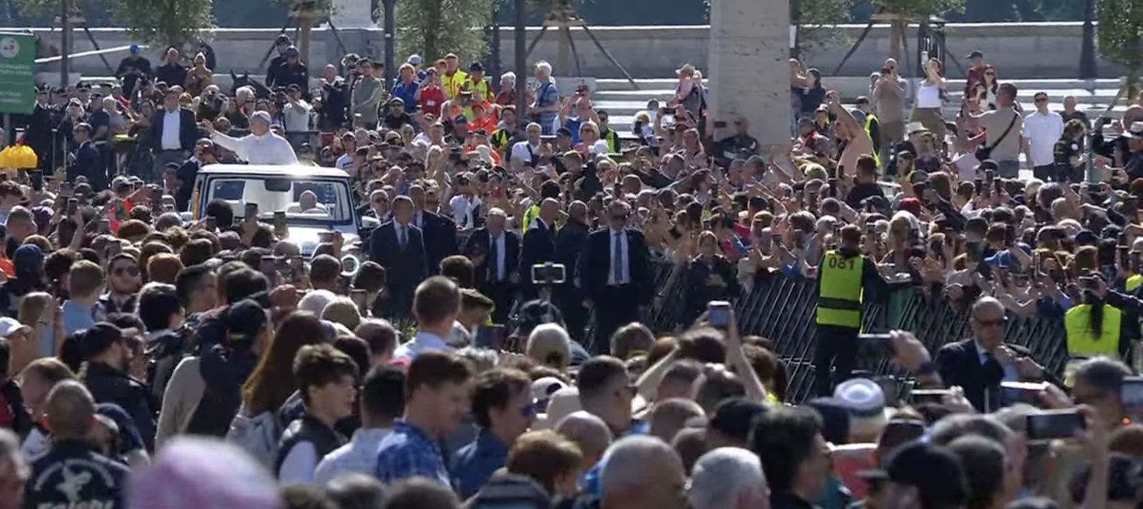 León XIV, al final de la Vía della Conziliacione