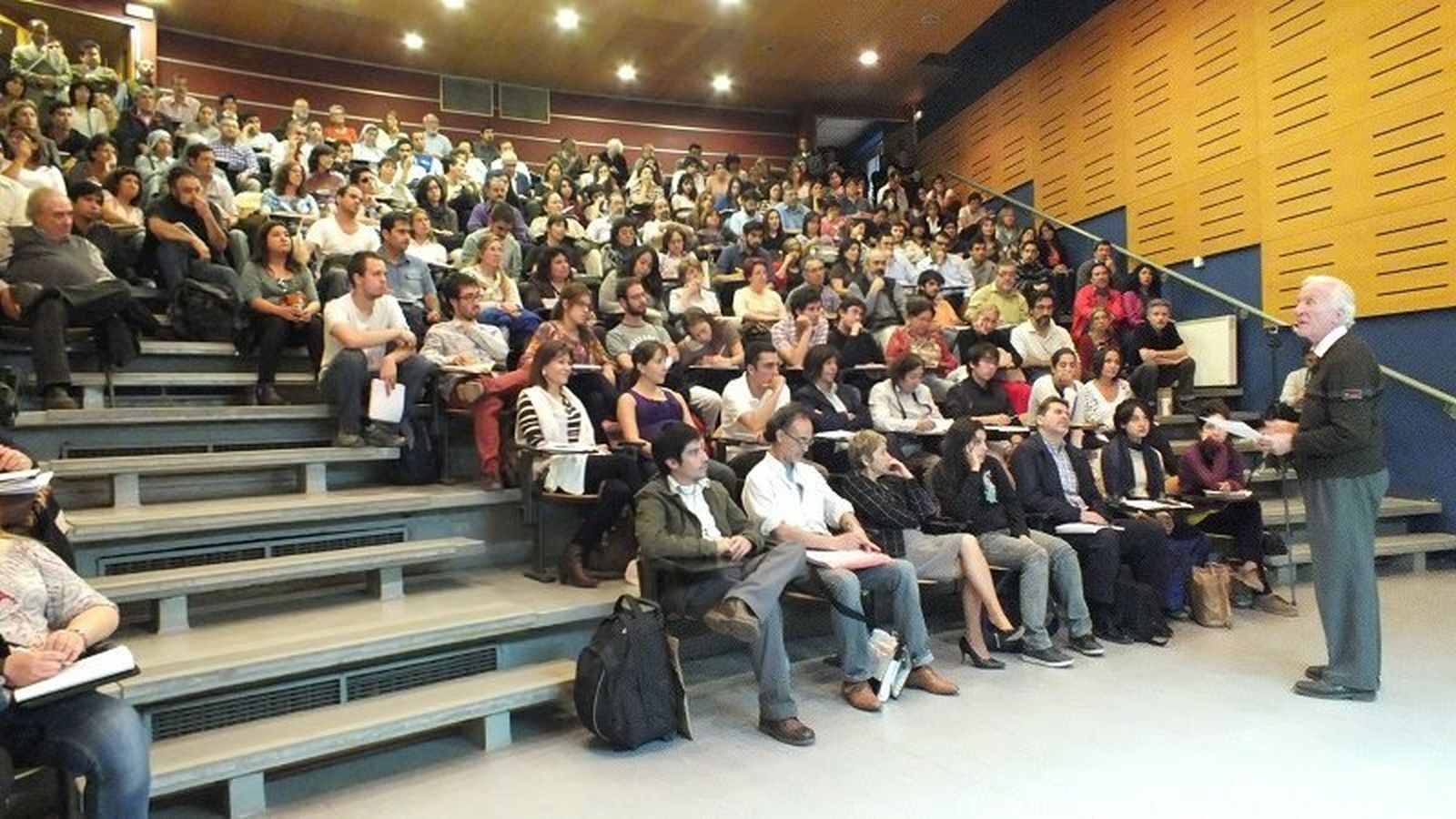El profesor Antonio Bentué