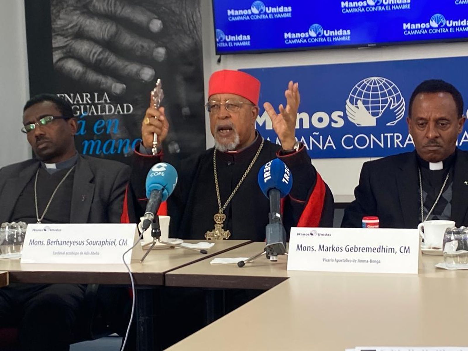 Cardenal Souraphiel, durante su visita a la sede de Manos Unidas en Madrid