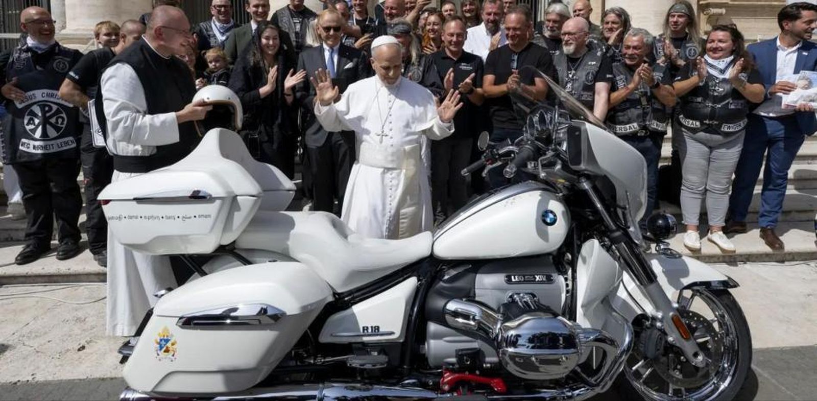 El Papa, ante la BMW R18