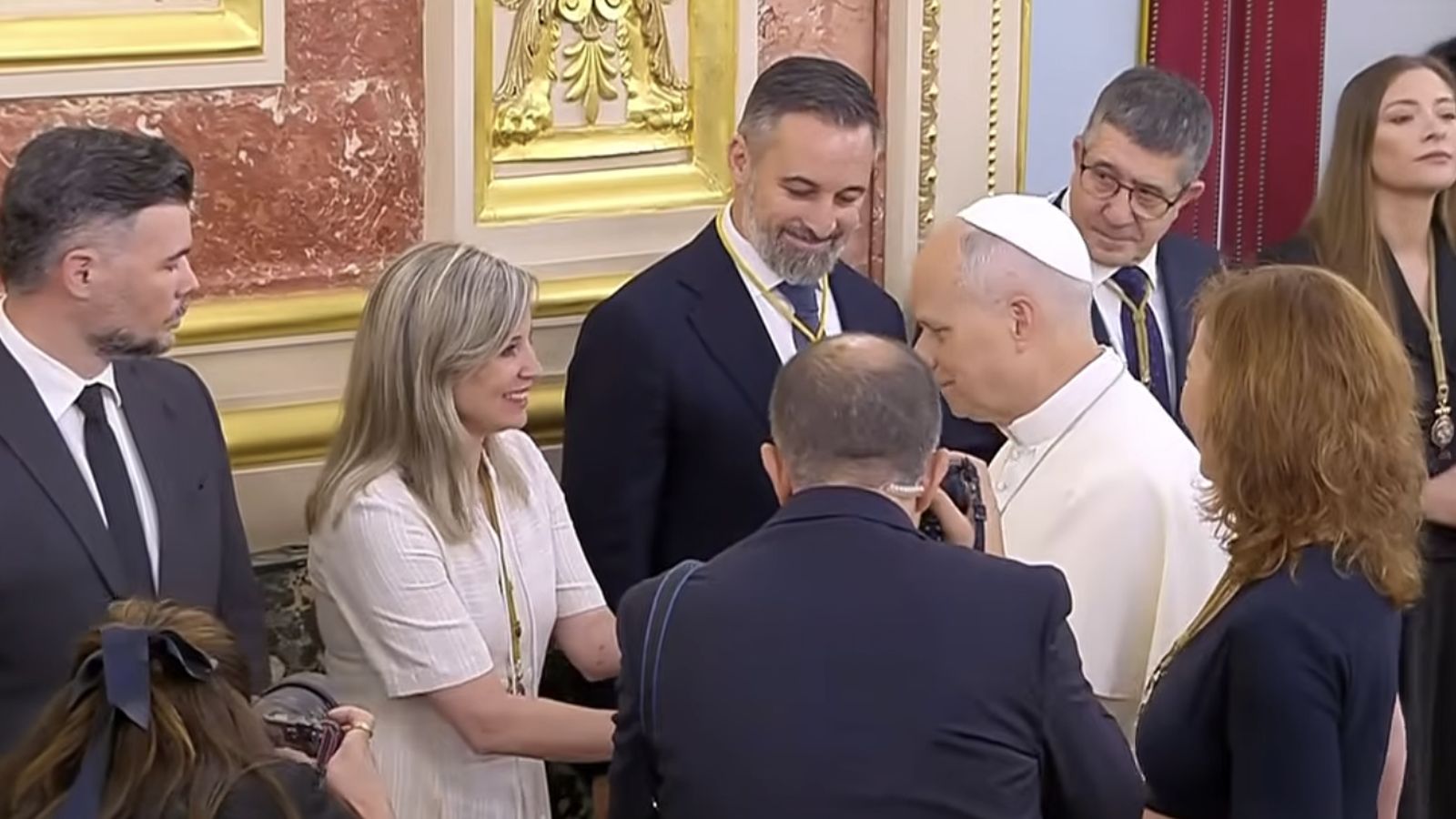 El Papa, con Abascal