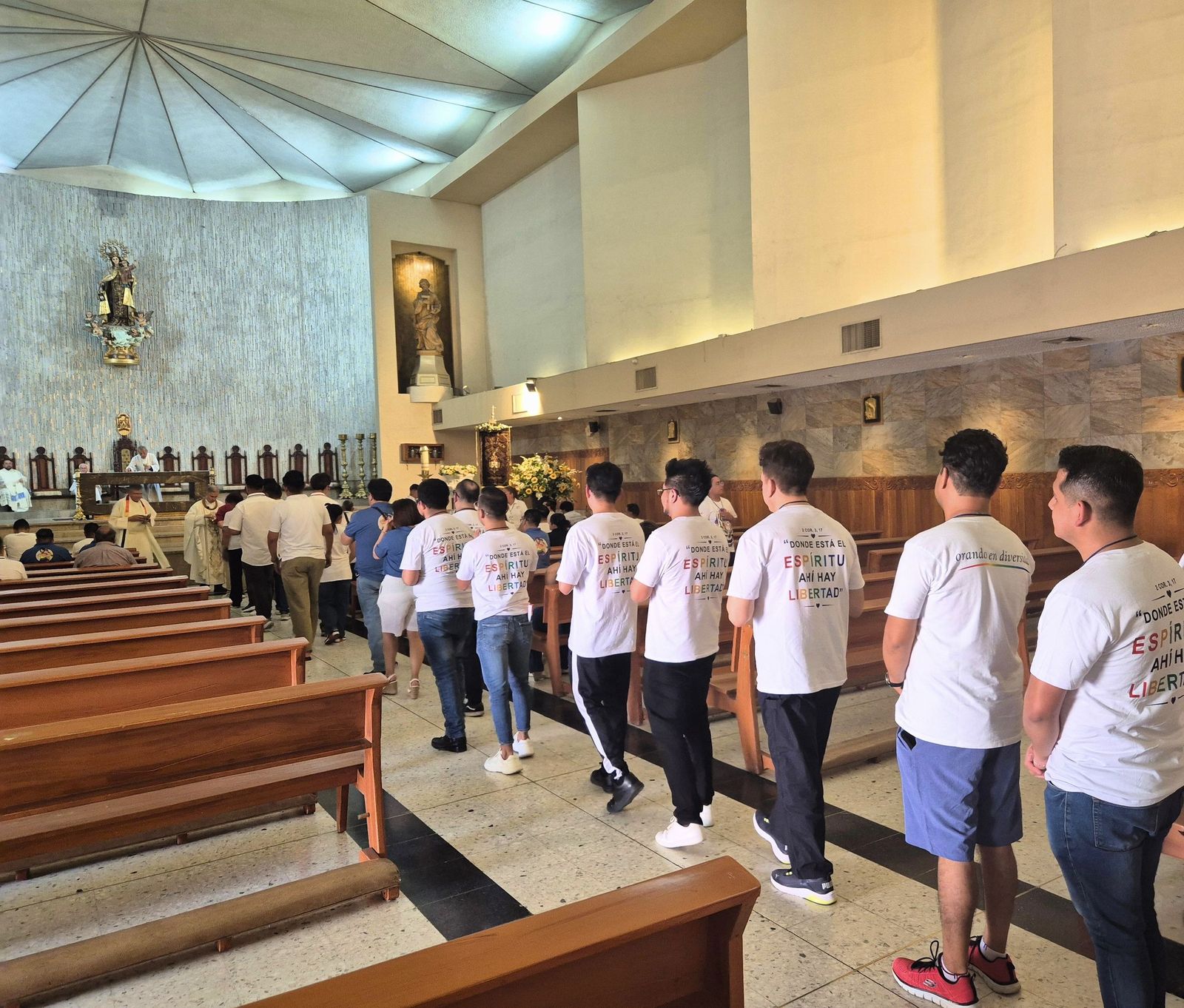 Fieles durante el encuentro de la RedCAM en la catedral de Torreón
