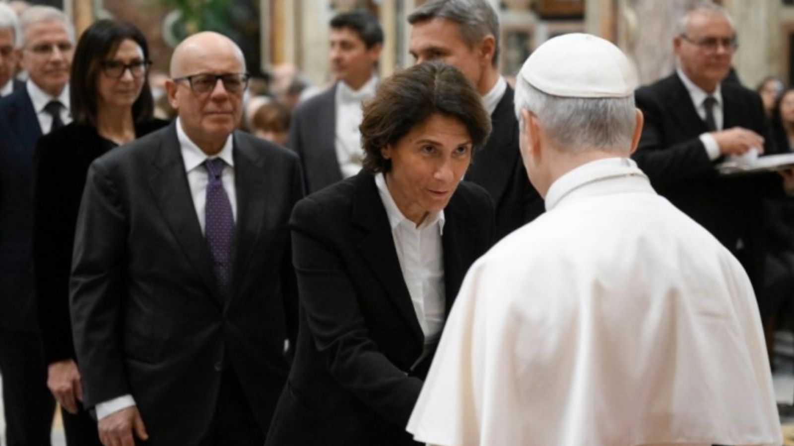 El Papa saluda a los prefectos