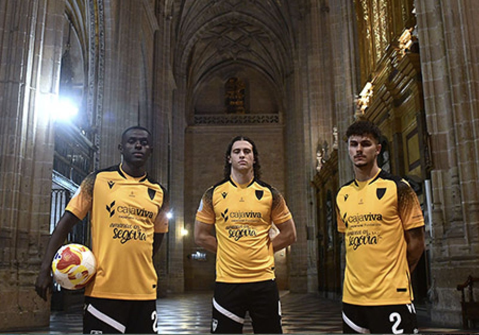 Jugadores de la Gimnástica en la catedral de Segovia