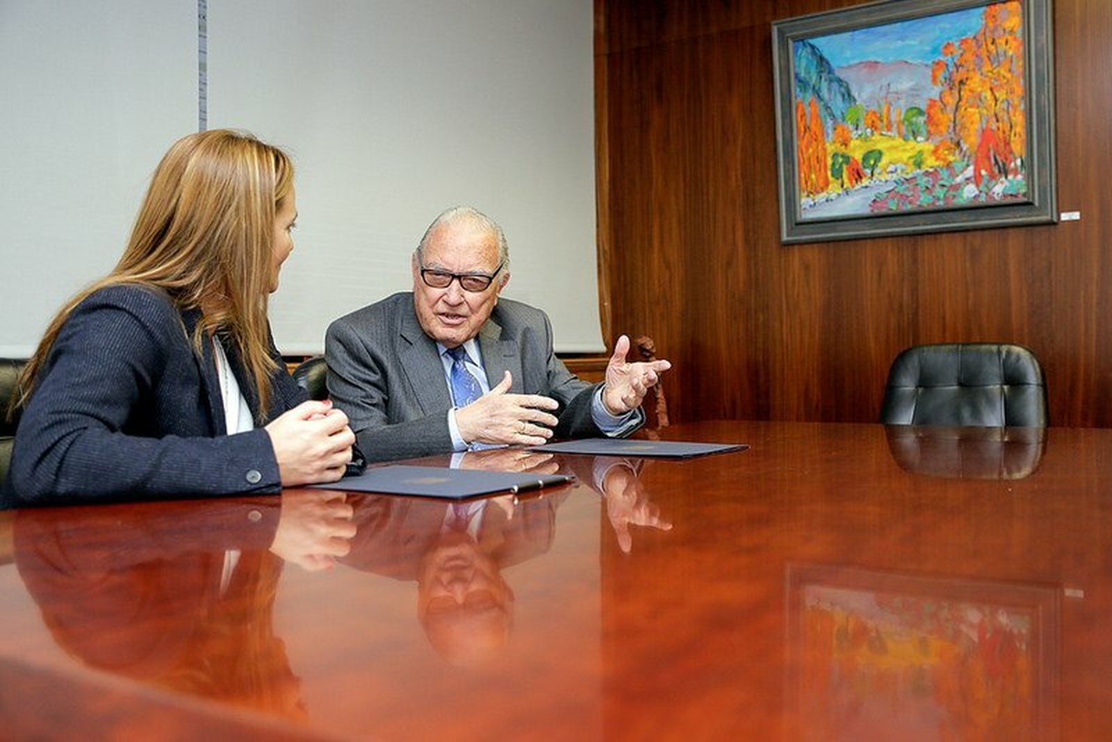 Pere Roquet, durante la firma de entrega de su colección