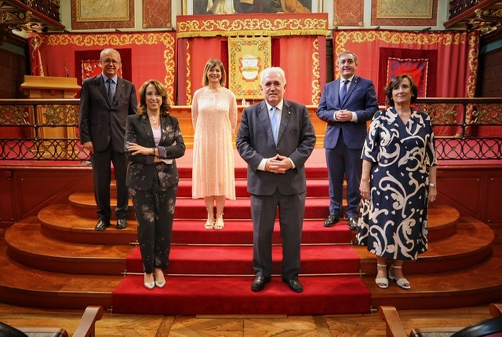 El rector José María Guibert, Francisco José Ruiz, Stella Solernau,Alvaro de la Rica (arriba, de izq. a dcha.). Gema Tomás y Isabel Ariceta (abajo, de izq. y dcha.)