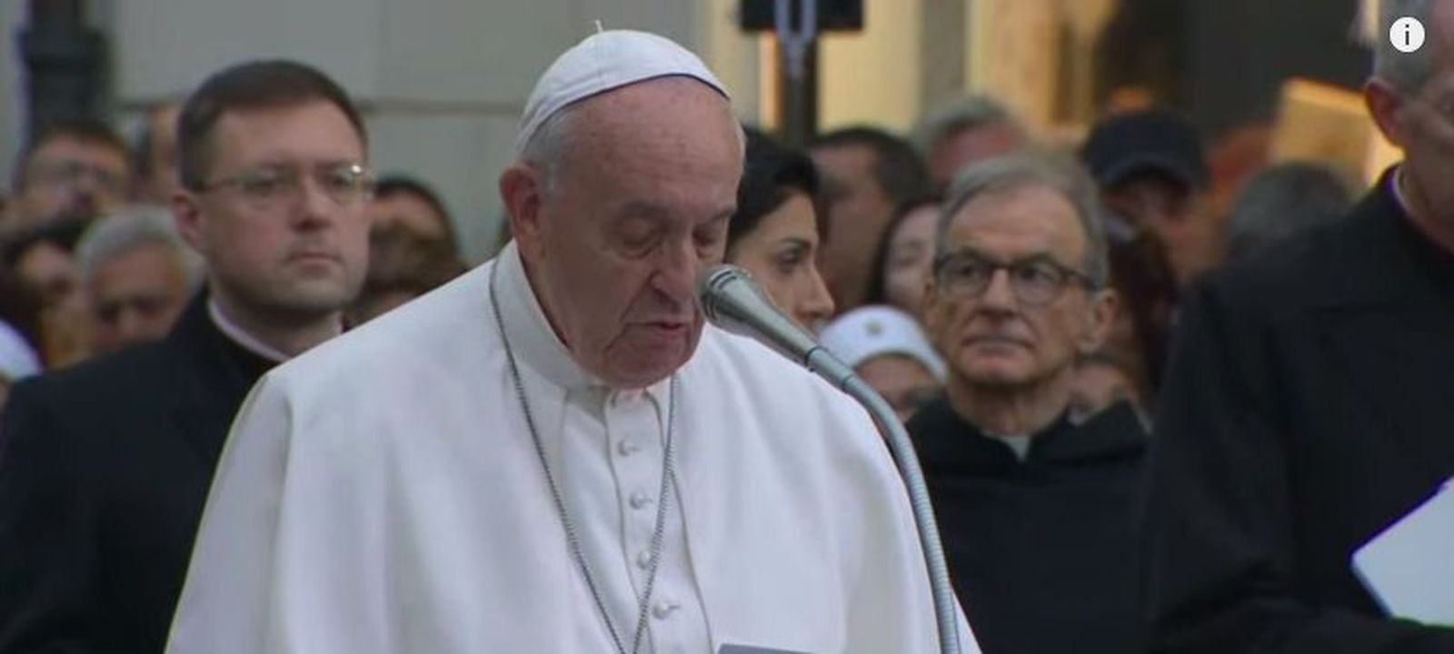 El Papa, ante la Virgen