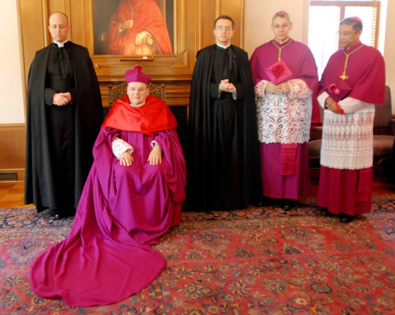 Cardenal Burke y la vestimenta clerical