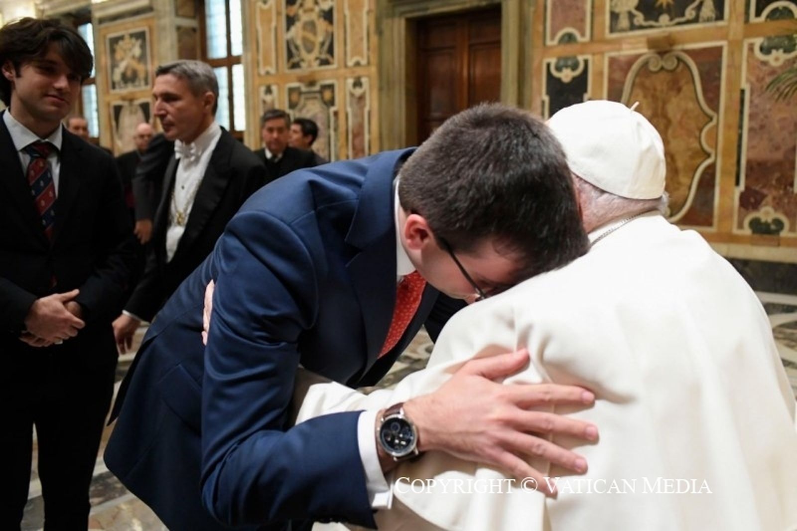 El Papa abraza a seminaristas de Levante