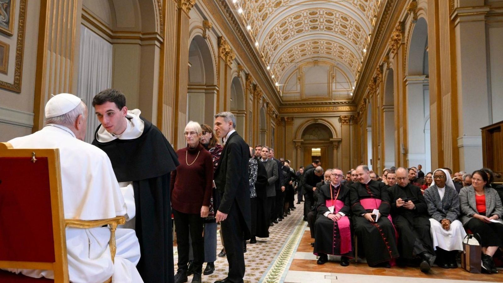 El Papa saluda a los participantes en el Congreso Internacional sobre el Futuro de la Teología