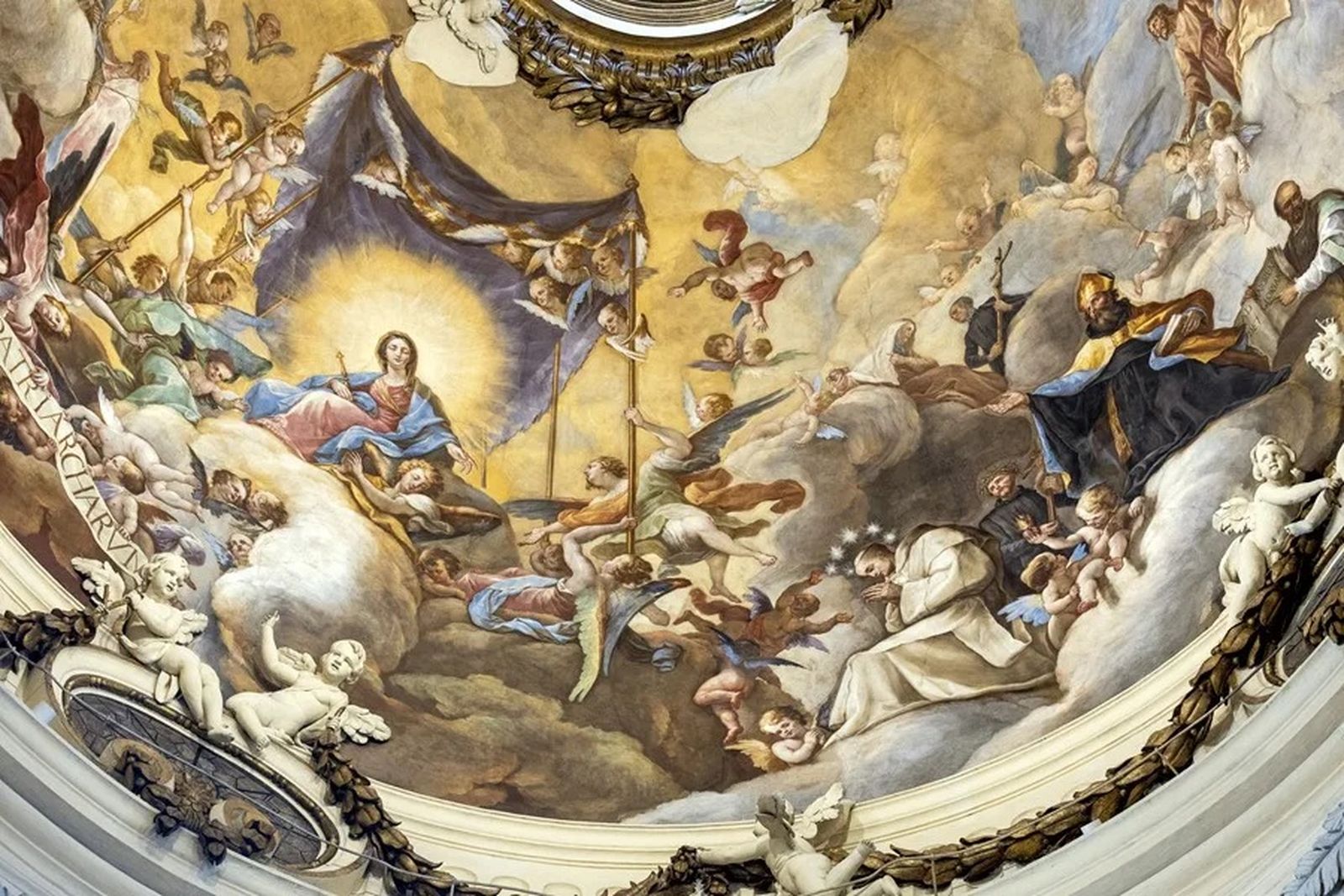 Fundación Ibercaja y el Cabildo Metropolitano de Zaragoza han presentado este lunes la restauración, ya finalizada, de la cúpula Regina Patriarcharum de la Basílica de El Pilar.