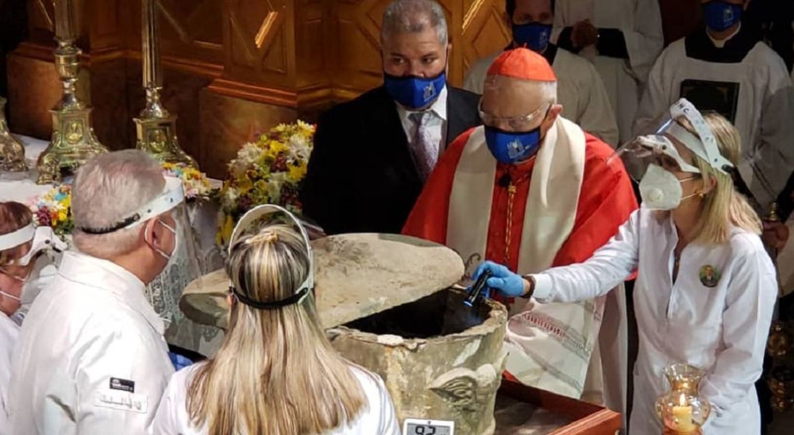 Exhumación de los restos del venezolano José Gregorio Hernández