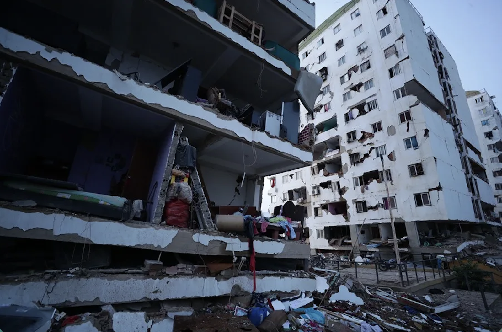 Edificios dañados por los terremotos en en el estado costero de La Guaira en Venezuela