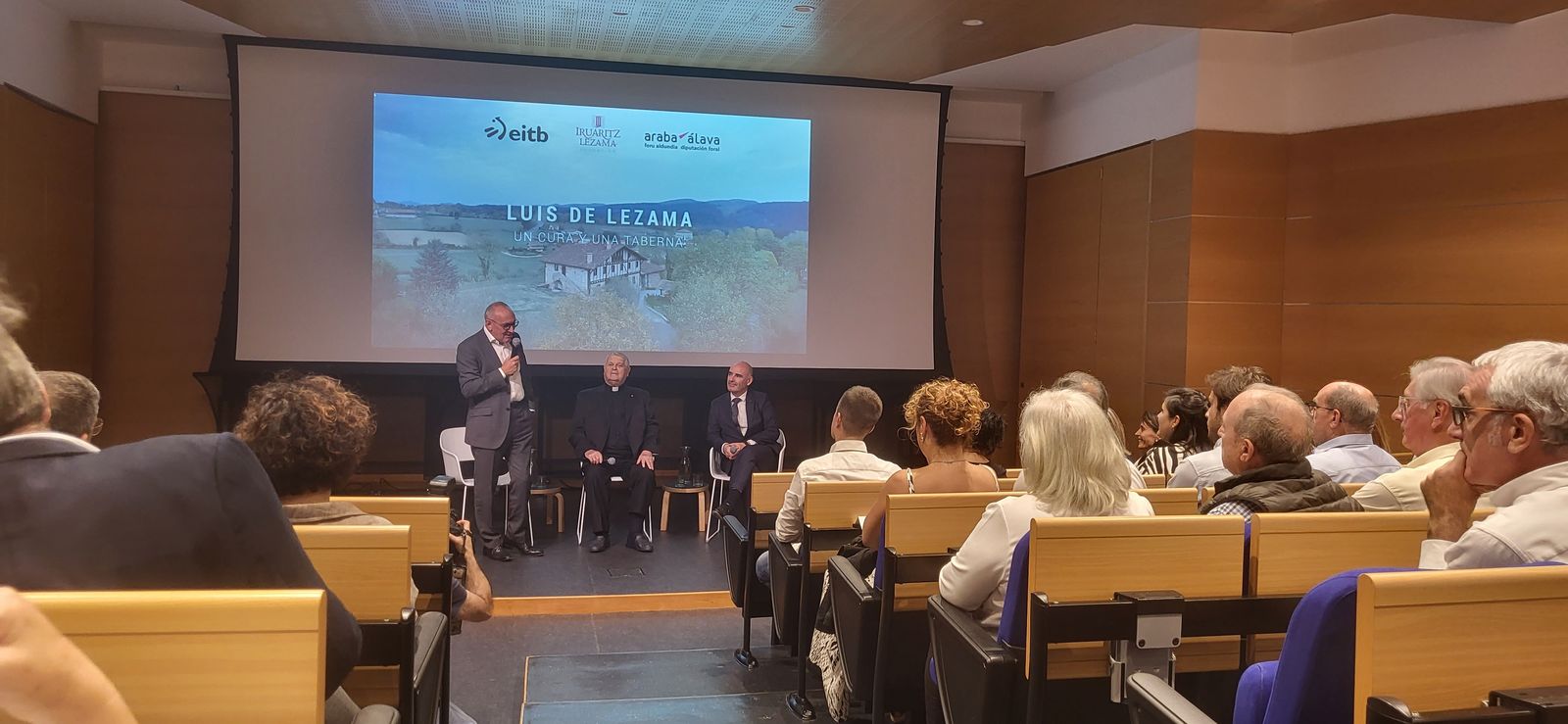 Luis de Lezama. Un cura y una Taberna. El Documental