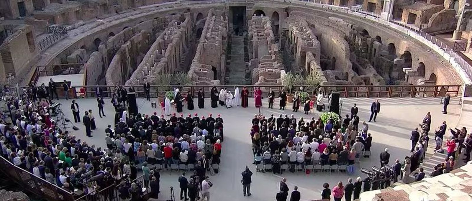 Oración por la paz en el Coliseo