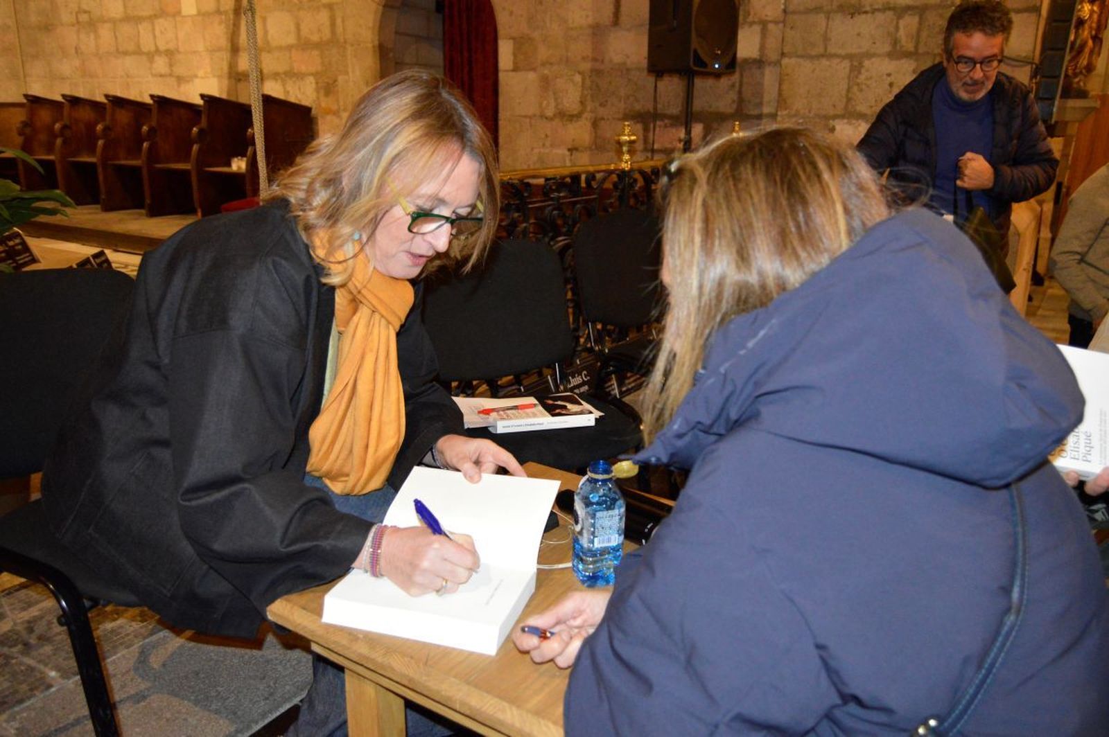 Elisabetta Piqué firmó el libro