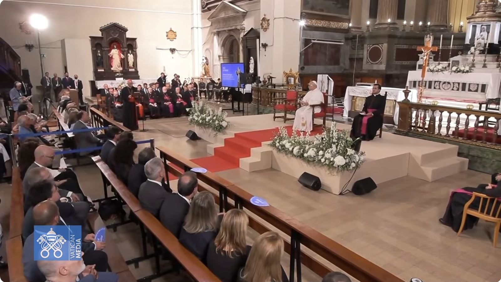 El saludo de Omella a León XiV en la parroquia de Sant Agustí en el Raval