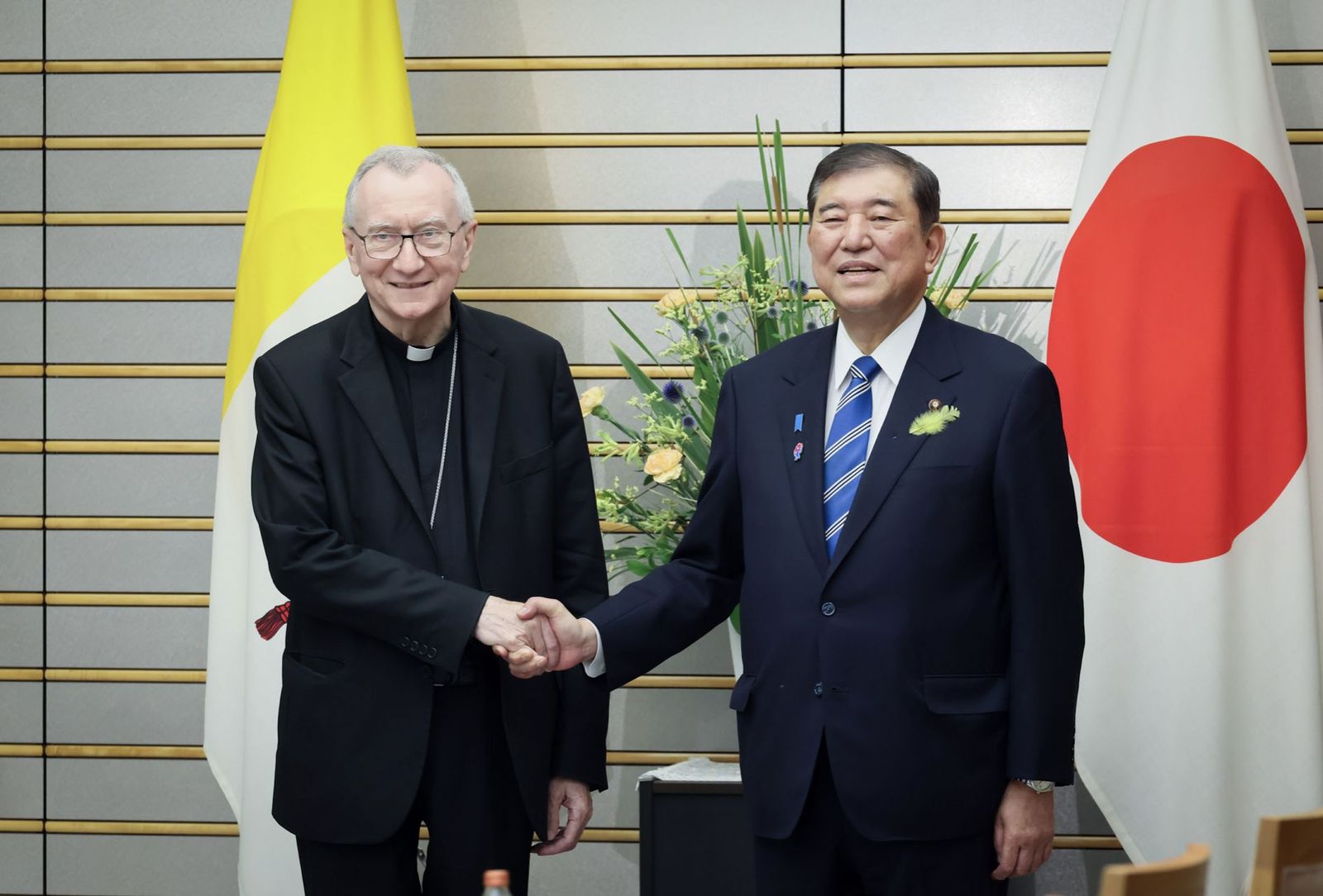 Parolin, con el primer ministro de Japón