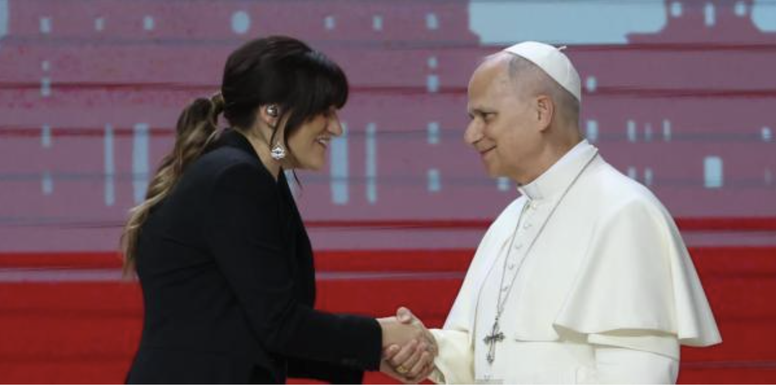 CEl Papa saluda a Rozalén