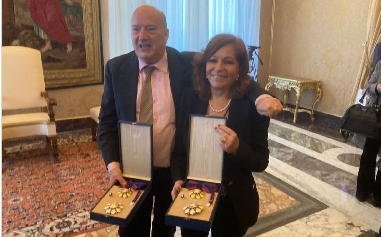 Pullella y Alazraki, con sus condecoraciones