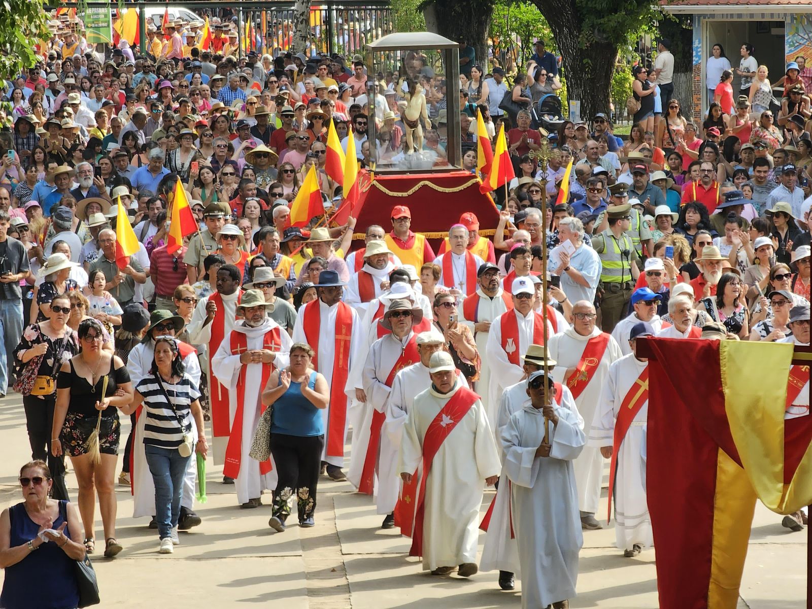 Masiva procesión en Yumbel