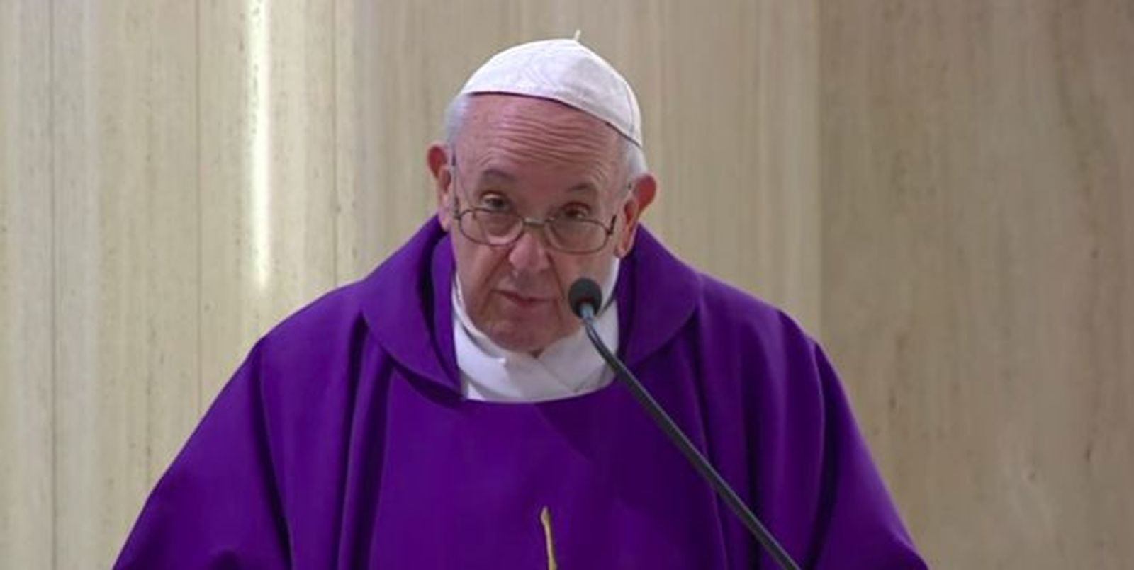 Francisco pide a la Iglesia que acoja a los sin techo, que “nos piden estar dentro de casa”