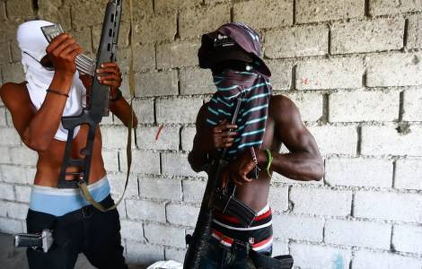 Miembros de bandas en Puerto Príncipe